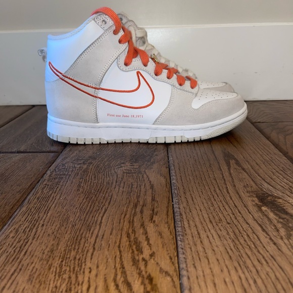 Nike Dunks - Picture 3 of 7